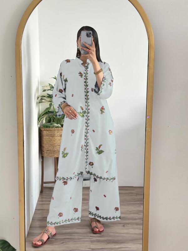SEQUENCE EMBROIDERY FRONT CUT 2PC Summer Linen - Image 3