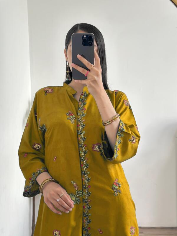 SEQUENCE EMBROIDERY FRONT CUT 2PC Summer Linen - Image 4