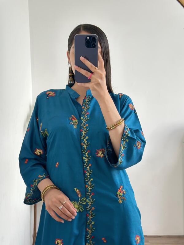 SEQUENCE EMBROIDERY FRONT CUT 2PC Summer Linen - Image 9
